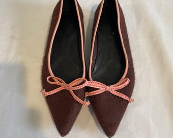 Bailarinas vintage ESPRIT EDC con punta puntiaguda y lazo en contraste color granate, talla 36/6