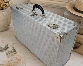 Maleta vintage de aluminio / baúl de viaje antiguo / Francia vintage / equipaje antiguo / decoración de dormitorio / decoración de loft y casa de campo