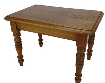 Small solid wood table Side table / side table / small occasional furniture / occasional furniture / French farmhouse / rustic decor / Bedside table