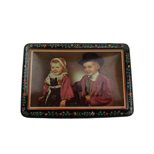 Breton or Provençal folklore sheet metal box / traditional costumes / vintage France / French popular art / tin box