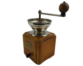 Zassenhaus coffee grinder / Germany vintage kitchen decoration / country and nature decor / old coffee grinder collection / lunch