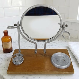 Vintage barberkit | Spegelställ i aluminium och trä, lutbart | Retro barbershopdekor | Bytesartikel