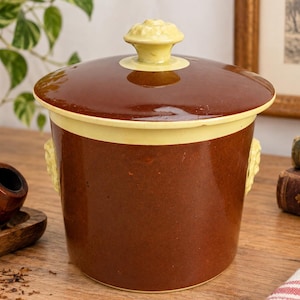 Antique KG Lunéville tobacco jar in brown earthenware, Keller & Guérin, Art Nouveau decoration, knobbed lid, France