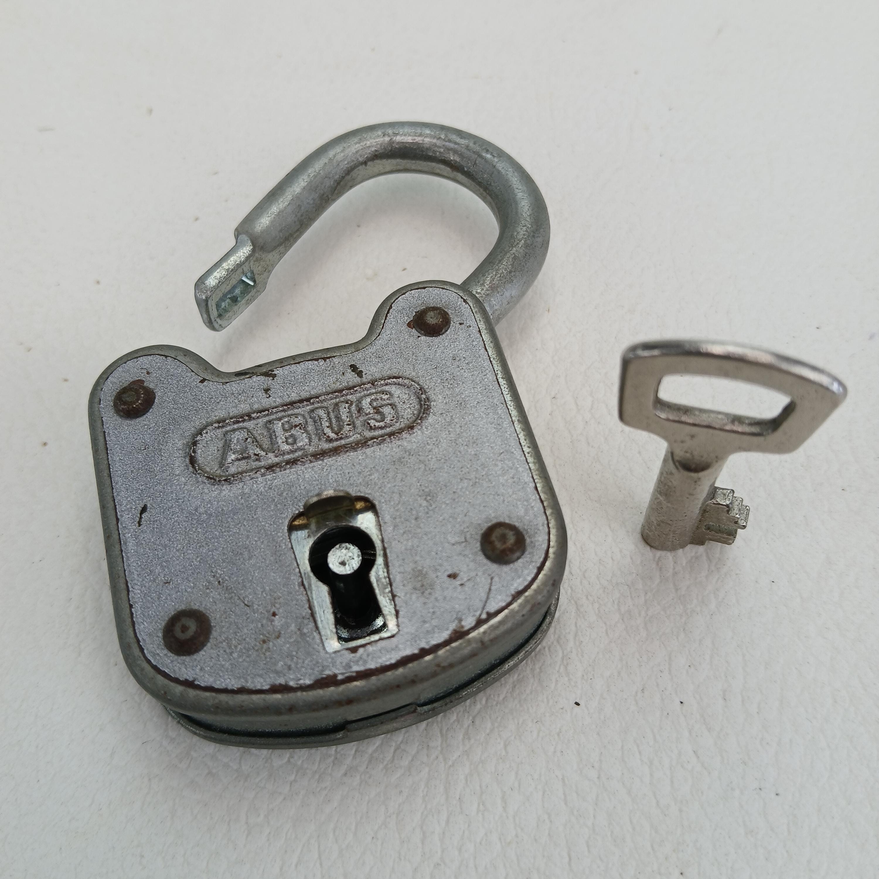 古いABUSドイツ製金属製南京錠 / 鍵と錠前のコレクション