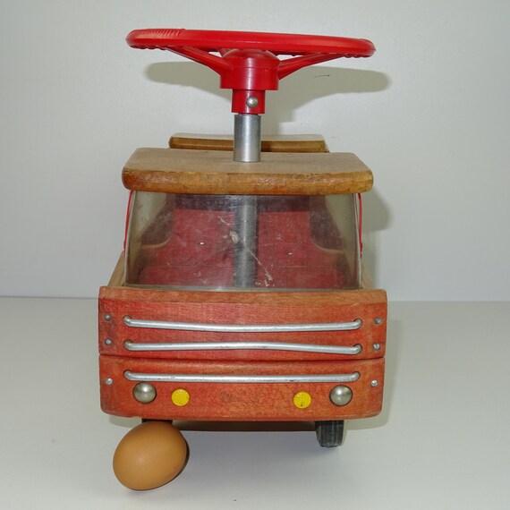 Jouet porteur / camion en bois pour enfant