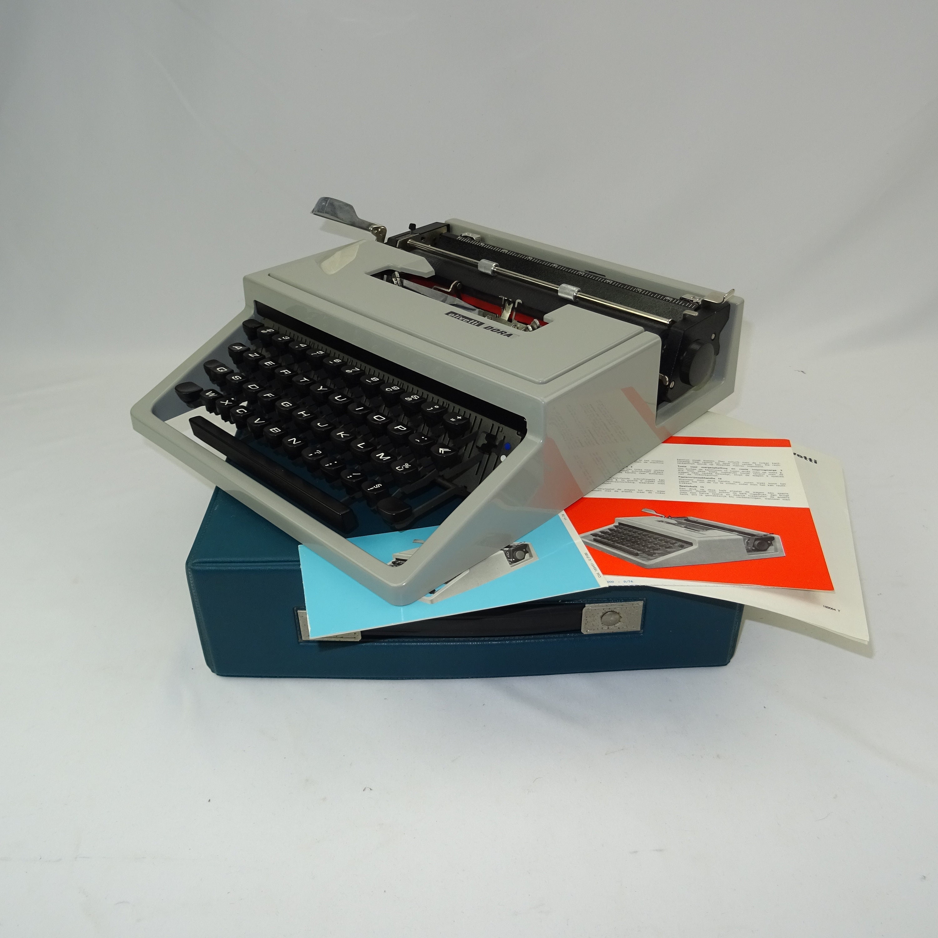 Machine à Écrire Olivetti Dora/Collector Italie Décoration Vintage de Bureau Outil Ancien Secrétaire