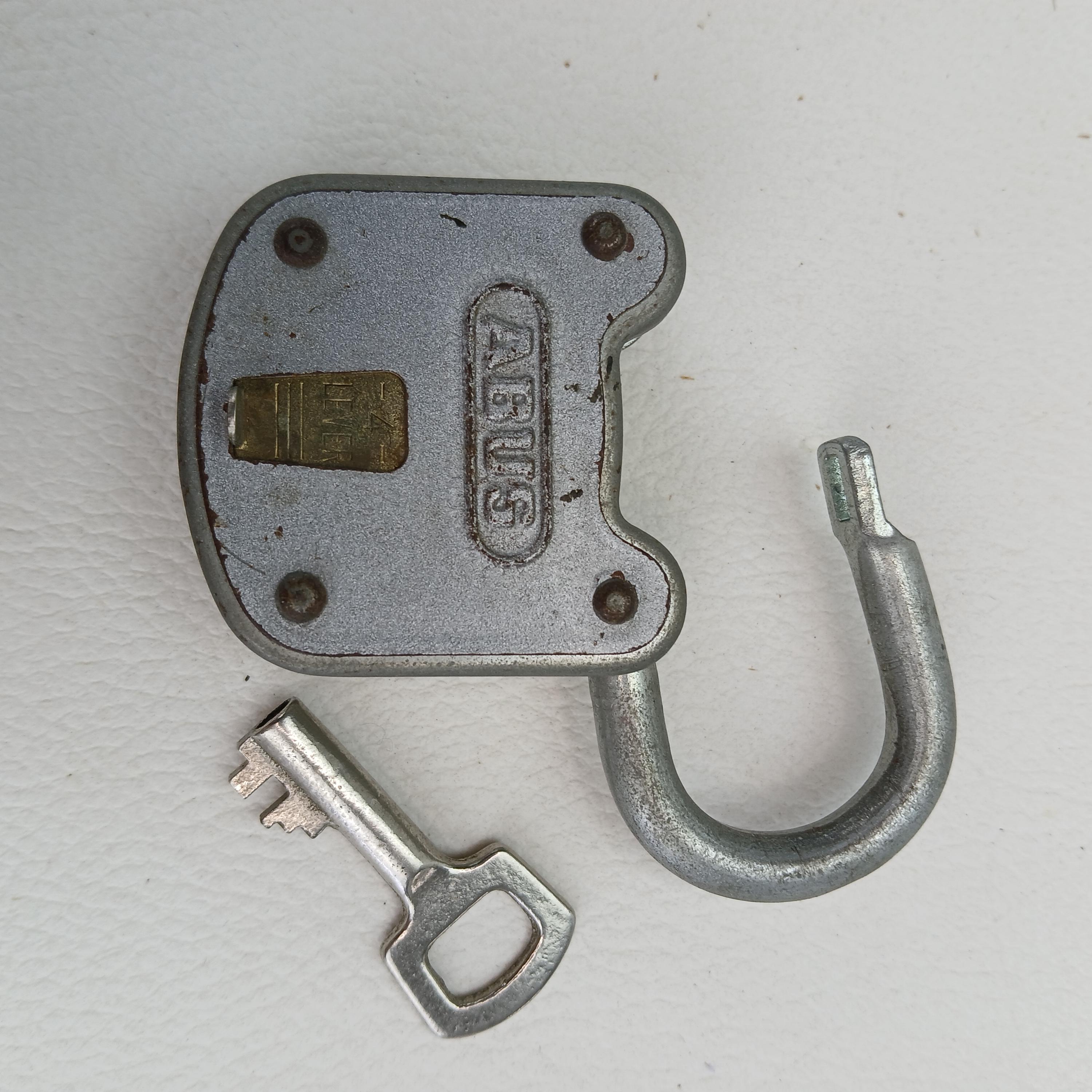 古いABUSドイツ製金属製南京錠 / 鍵と錠前のコレクション