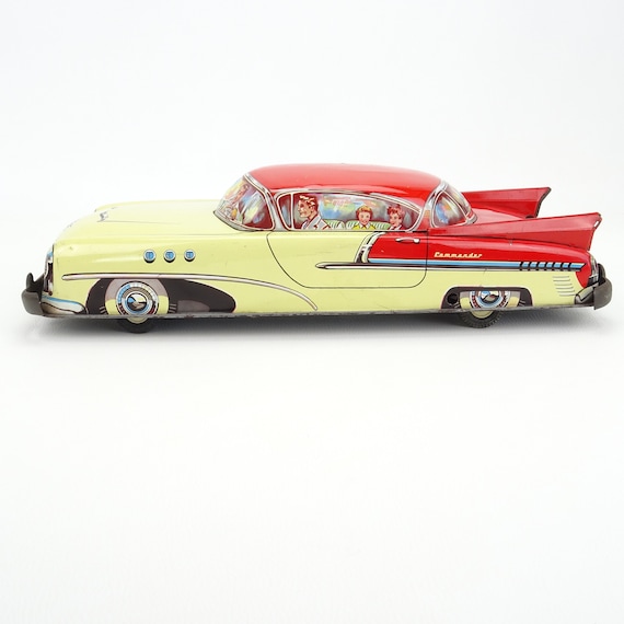 Voiture Ancienne Joustra En Métal - Modèle Ambulance Rouge - Occasion (état à Vérifier)
