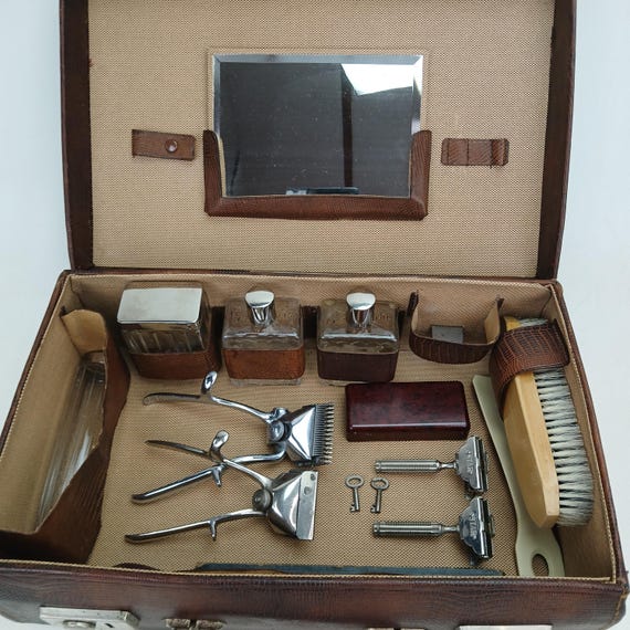 Valise de toilette Manufrance Art Déco vers 1935 cuir, nécessaire de barbier et accessoires, Saint-Étienne France – Valise de voyage barbier View 2