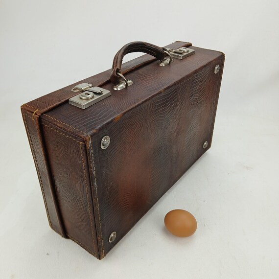 Valise de toilette Manufrance Art Déco vers 1935 cuir, nécessaire de barbier et accessoires, Saint-Étienne France – Valise de voyage barbier View 4