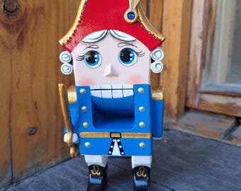 New Year ornament: Wooden Carved Figurine Nutcracker Soldier Wooden Doll Hand Painted Christmas Gift Home Decor Collectible toy  6,2''