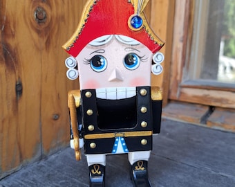 New Year ornament: Wooden Carved Figurine Nutcracker Soldier Wooden Doll Hand Painted Christmas Gift Home Decor Collectible toy  6,2''
