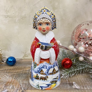 Russian wooden carved snow maiden (Snow princess, snegurochka) Christmas and New Year gift 18cm(7&#39;&#39;)