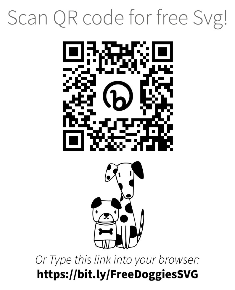 Op de afbeelding: Een zwart-witte QR-code met een kleine cirkel met de letter "b" in het midden. Onder de QR-code is een zwart-witte illustratie van twee honden. De tekst "Scan QR code for free Svg!" staat bovenaan de afbeelding. De tekst "Or Type this link into your browser: https://bit.ly/FreeDoggiesSVG" staat onderaan de afbeelding.