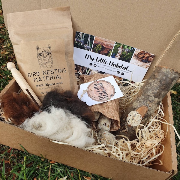 Bird feeder & Nesting gift  (Natural | Handmade | Nesting material | Gardener gift | Bird Feeder | Alpaca wool | Bird watcher | Gardening)