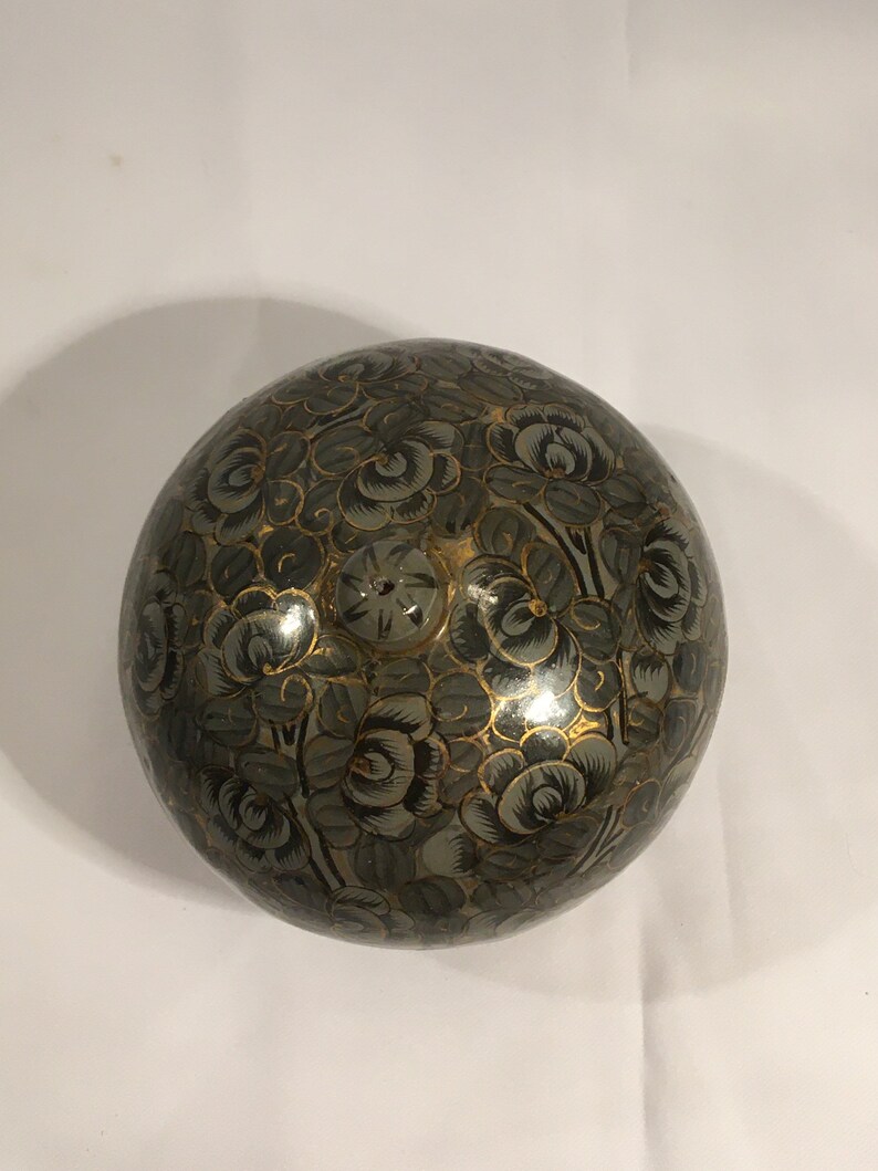 Green flower gold leaf round lidded trinket box