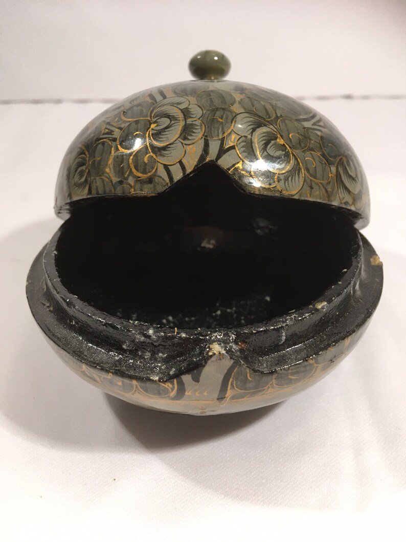 Green flower gold leaf round lidded trinket box