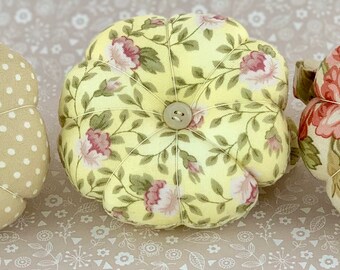 Vintage Florals Wrist Pincushion