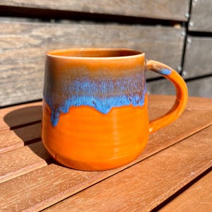 斜めのオレンジとブルーの陶器マグカップ - Etsy 日本