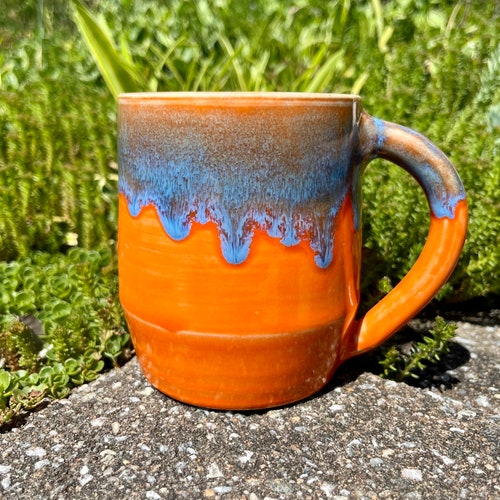 Grande tasse orange et bleue en céramique