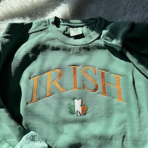 Sudadera irlandesa bordada, sudadera bordada de San Patricio, sudadera de la suerte, sudadera cómoda de colores, regalo para ella, regalo acogedor
