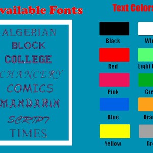 K&ouml;nnte beinhalten: Ein blauer Hintergrund mit einem wei&szlig;en Rahmen, der eine Liste der verf&uuml;gbaren Schriftarten zeigt: Algerian, Block, College, Chancery, Comics, Mandarin, Script, Times. Auf der rechten Seite des Bildes wird eine Liste der Textfarben angezeigt: Schwarz, Wei&szlig;, Rot, Hellgr&uuml;n, Rosa, Gr&uuml;n, Blau, Orange, Gelb und Grau.