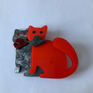 Stunning vintage style layered lucite cat brooch