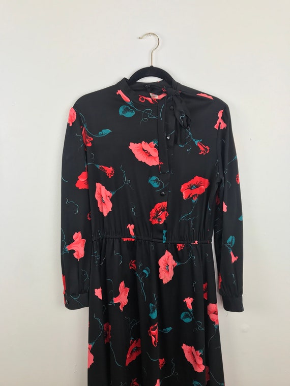 Vintage 1970’s blouson dress black floral print - image 3