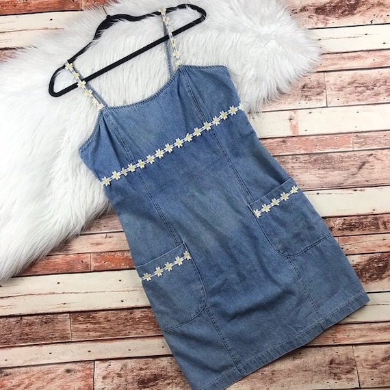 Vintage 1990’s Y2K daisy embroidered denim dress