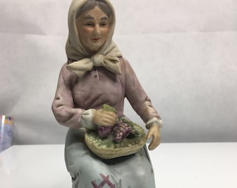 HOMCO Old Woman Lady with Basket of Grapes Figurine #1433