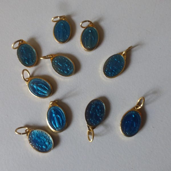 Set mit 10 Medaillen mit dem Motiv der Wundertätigen Jungfrau Maria aus Metall und in Blau - HERVORRAGEND