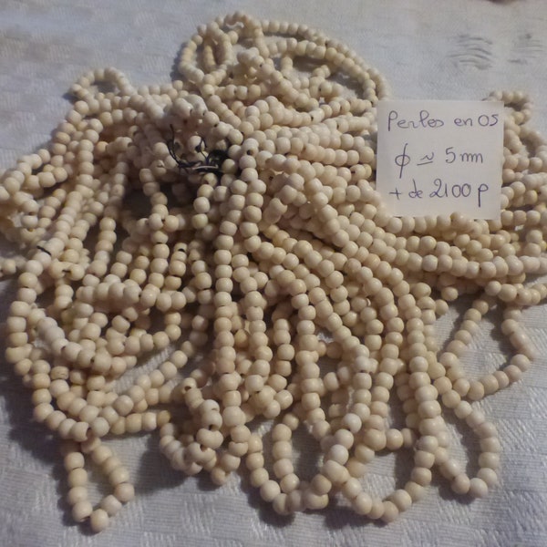 lot de + 2100 perles très anciennes en os de bovin sur fils d'origine diam 5 mm