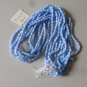 batch of 600 old blue twisted glass beads