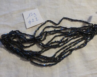 15 gr de très anciennes perles de passementerie en jais de Paris irisé