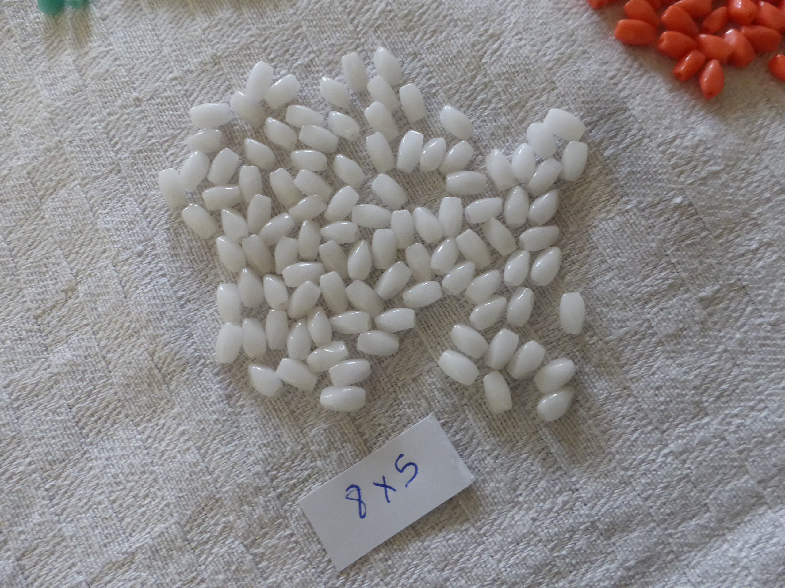Lot De 300 Perles Anciennes Briare Forme Dent De Lait 8x5 Mm Couleur Blanc Ivoire - Occasion Fond De Stock