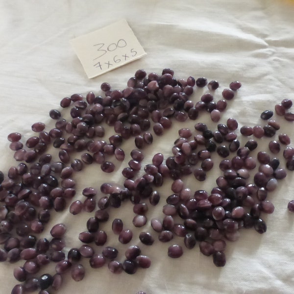 lot de 300 perles anciennes en verre forme olive aplatie violet marbré