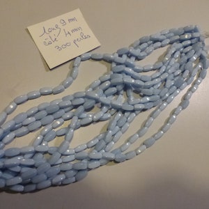 Skein of 300 old pearls in pastel blue glass Large grain of rice