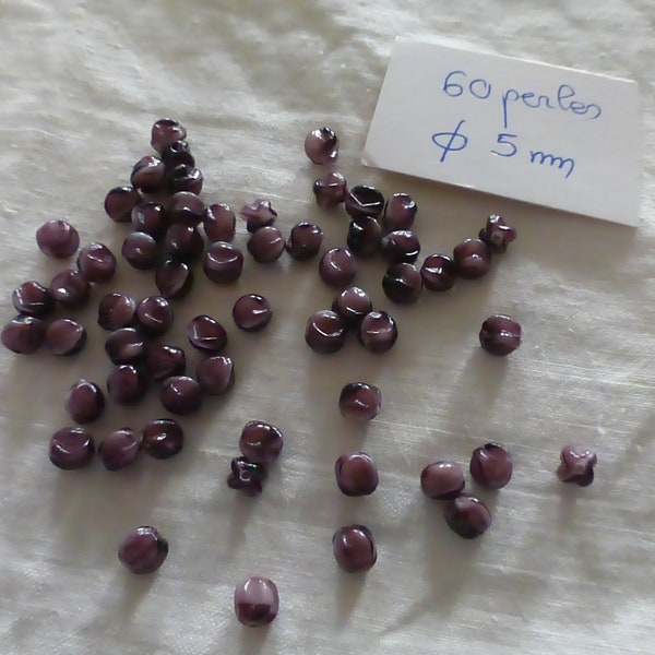 lot de 50 perles ancienne en verre à facettes  creuses  violet