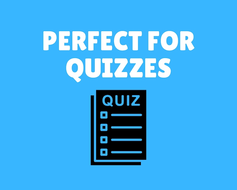 Pu&ograve; includere: Uno sfondo blu con testo bianco che recita "PERFECT FOR QUIZZES". Sotto il testo c'&egrave; un'illustrazione in bianco e nero di un foglio di quiz con la parola "QUIZ" in alto.