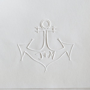 Embosseuse de mariage personnalisée, tampon de gaufrage ancre avec initiales, coffret cadeau embosseuse de mariage, cadeau de la Saint-Valentin, embosseuse à main