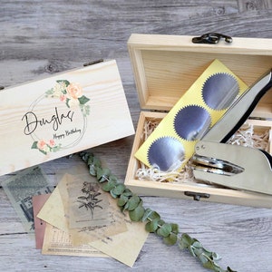 Set regalo con timbro a secco per amanti dei libri, set di scatole in legno inciso, set regalo con timbro a secco personalizzato, timbro a secco personalizzato, regalo con timbro a secco unico