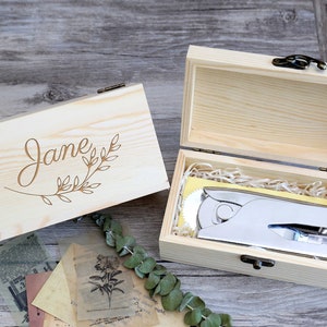Aangepast cadeau voor boekenliefhebbers, cadeauset gegraveerde houten kist, gepersonaliseerde reliëfcadeauset, gepersonaliseerde zegelreliëf, uniek reliëfcadeau