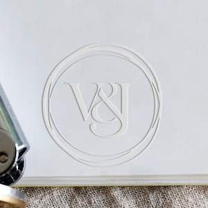 Embosseuse de mariage, embosseuse pour invitations, embosseuse de mariage avec nom et date, cadeau pour la Saint-Valentin, embosseuse à main, cadeau de mariage personnalisé