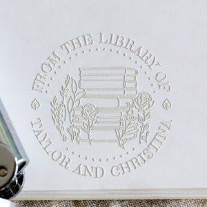 Flora Book-embosser, aangepaste bibliotheek-embosser, envelop-embosser, scrapbookingateliers, gepersonaliseerde embosser met naam, draagbare embosser