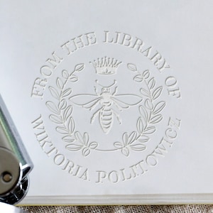 Grabador de biblioteca personalizado con abeja reina, grabador de libros personalizado, grabador de álbumes de recortes, grabador personalizado con nombre, grabador manual
