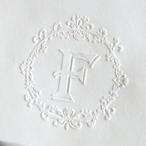 Embosseur à initiale unique, tampon embosseur personnalisé, embosseuse pour mariage, embosseuse pour papier, cadeau pour la Saint-Valentin, embosseuse à main