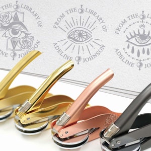 Embosseuse « The Evil Eye »/Livre personnalisé, Design artistique, Cadeau de remise des diplômes, Embosseuse bibliothèque, Embosseur personnalisé, Embosseur floral/Filles/Lune/Livres