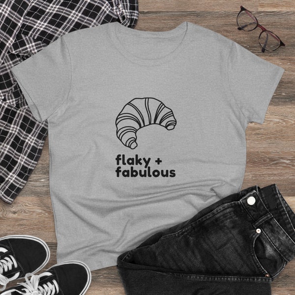 Frauen Flaky & Fabulous Croissant Tee, Geschenke für sie, Französisch Shirt, Kawaii Shirt, Croissant Shirt Minimal Tee, Gebäck Shirt, Baumwolle Tee