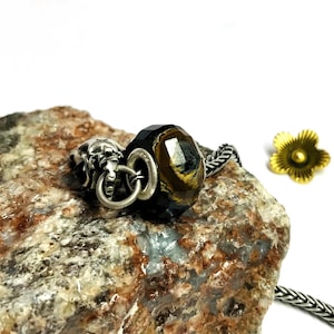 Natuurlijke oogvormige, opvallende zwarte tijgeroog edelsteen met spinnenwebfacetten en groot gat, Europese kralen geschikt voor Trollbeads, Pandora en alle andere armbanden.