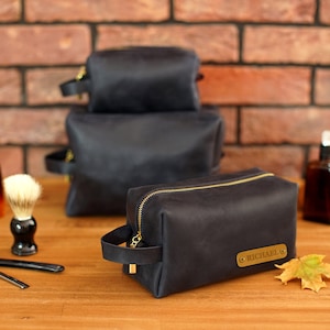 Personalized Dopp Kit for Men, Leather Cosmetic Bag, Mens Toiletry Bag, Personalize Gift for Him, Leather Shaving Kit, Groomsmen Gift